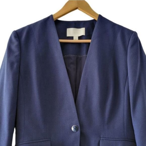 Hugo Boss Virgin Wool Blazer Navy Blue Size 6. - Picture 4 of 11